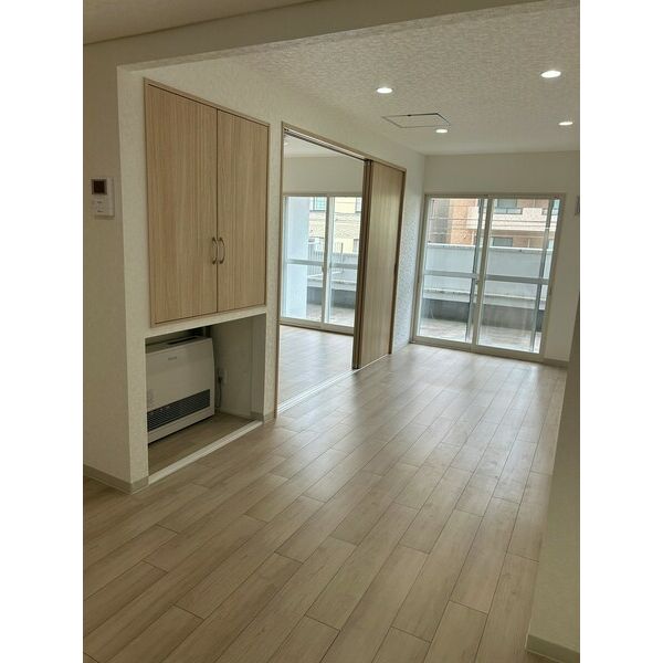 北18条駅光ハイツ 205居間・リビング