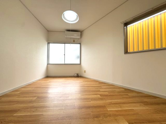 パレス三原台 202居間・リビング