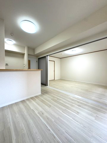 スプリングブリーズ 101居間・リビング