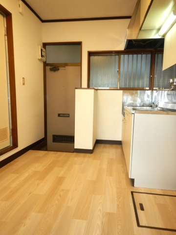 内海ハイツ １０３居間・リビング