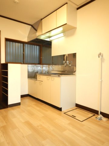 内海ハイツ １０３居間・リビング