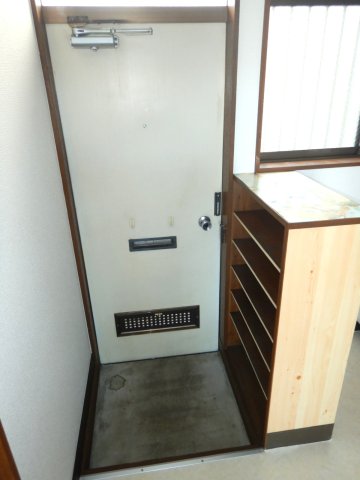 内海ハイツ ２０３玄関