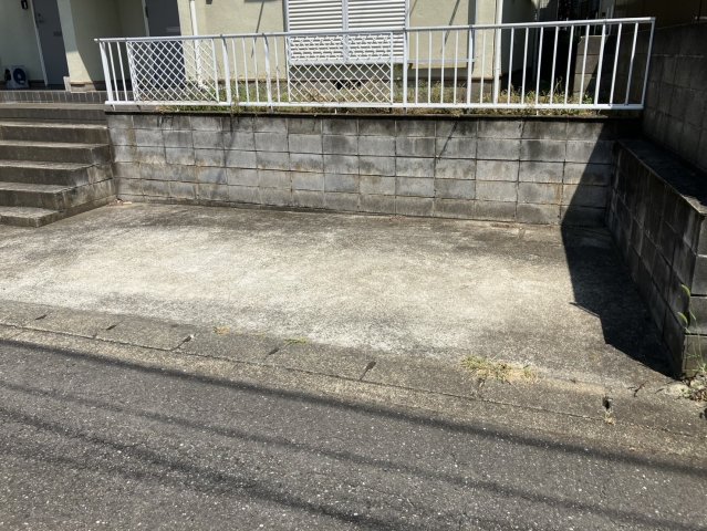 メゾネット田中 １０２駐車場