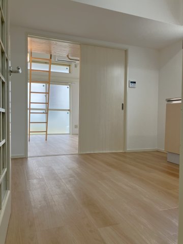 エクリューズ横濱立場 １０７居間・リビング