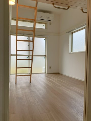 エクリューズ横濱立場 １０７居間・リビング