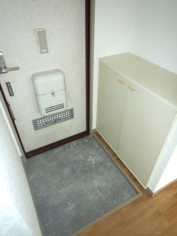 ベルハイツ ２０１玄関