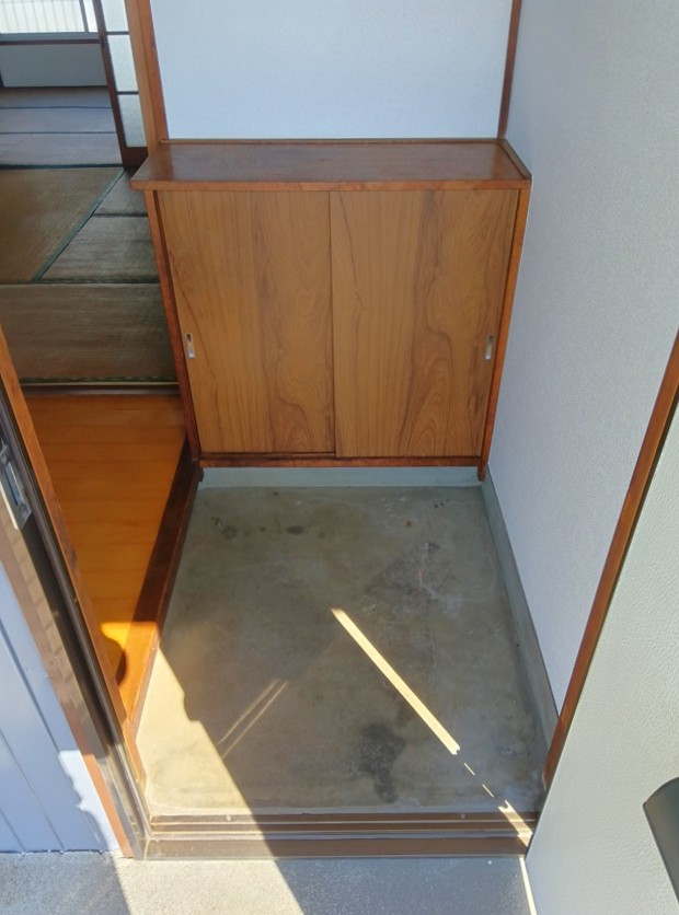 ハイツ戸上 ２０３玄関