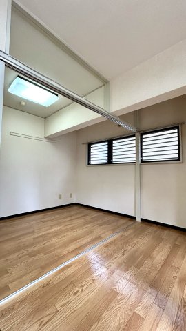 神奈川県川崎市中原区井田三舞町 305居間・リビング