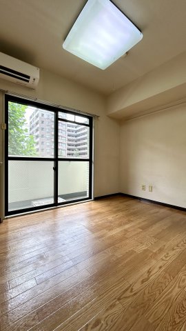 神奈川県川崎市中原区井田三舞町 305居間・リビング