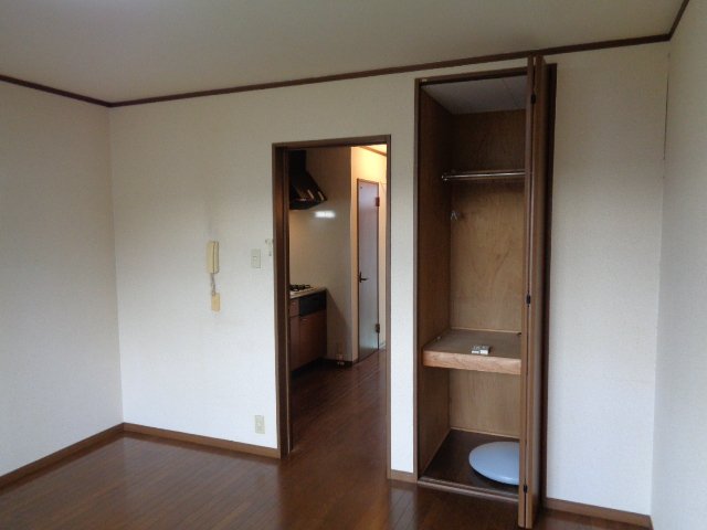 ツインハイムⅡ 202洋室