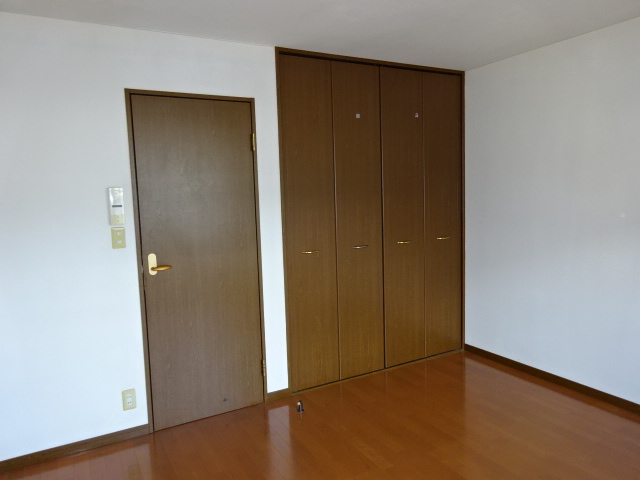 パラダイスマンション 208収納