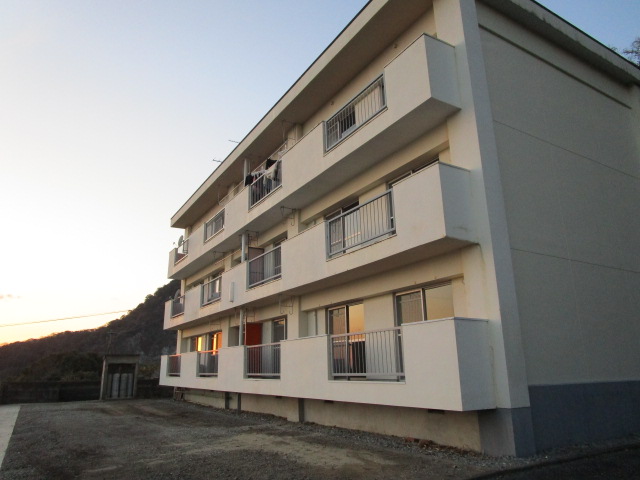 シーオンハイツみはらし 102外観