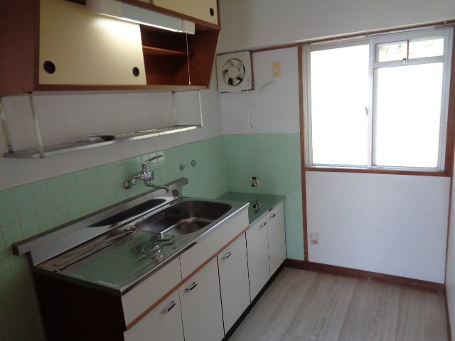 シーオンハイツみはらし 301キッチン