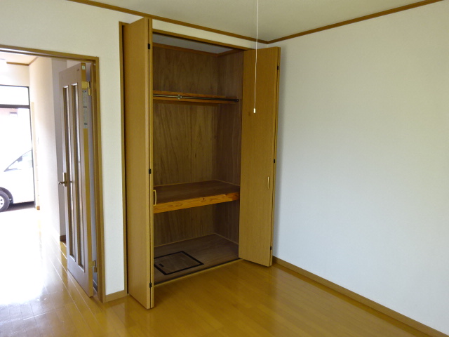 スイートハイムⅡ 101収納