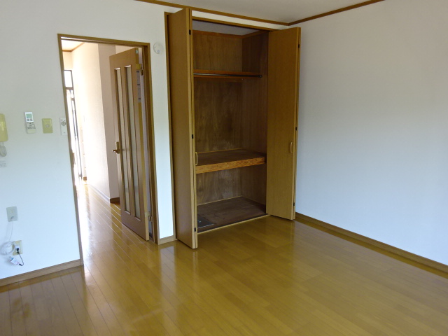 スイートハイムⅡ 102洋室