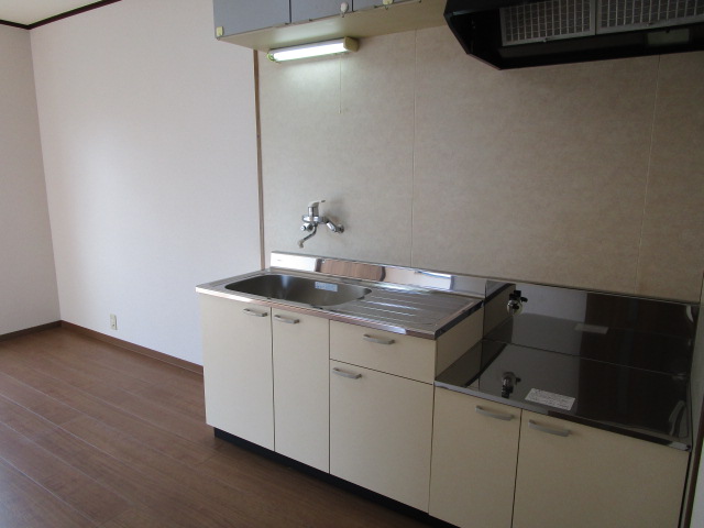 渡辺ハイツ 102号キッチン