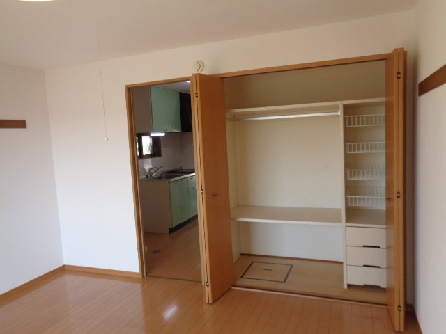 ロフティ鳥崎 102収納