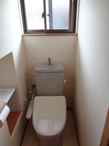 熊本県宇城市三角町三角浦 1-2階トイレ