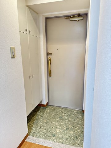 セザール大森山王 4階玄関