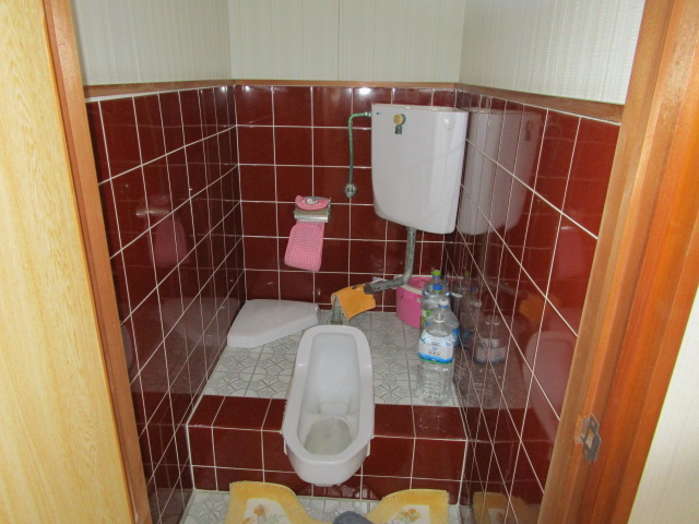 売家（姫戸町姫浦）7DK+倉庫 トイレ