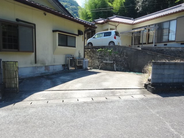 売家（三角町波多/古氷）6ＬＤＫ 駐車場